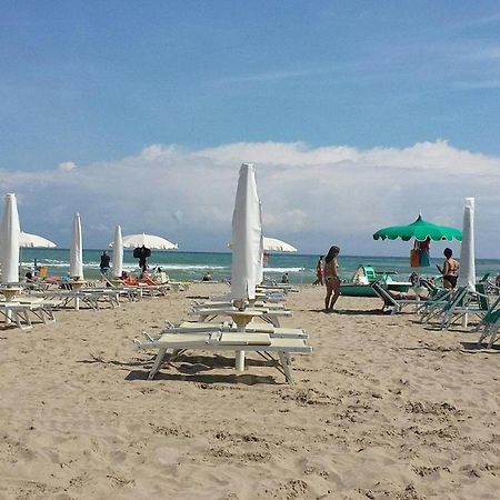 Hotel Pigalle Riccione Luaran gambar