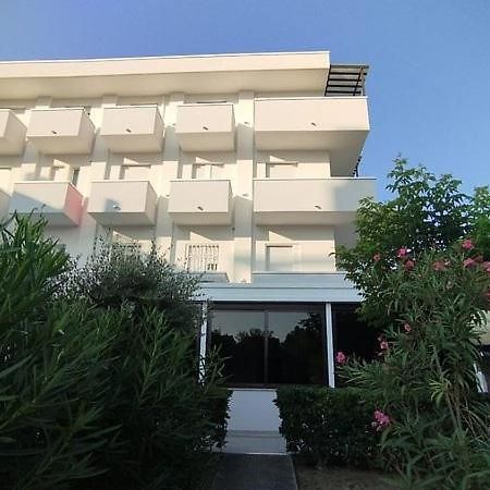 Hotel Pigalle Riccione Luaran gambar