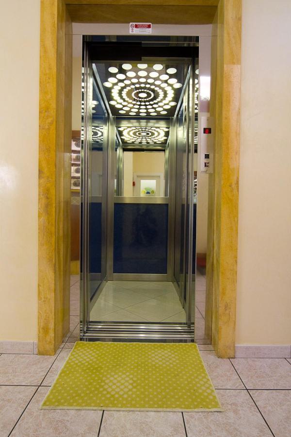Hotel Pigalle Riccione Luaran gambar