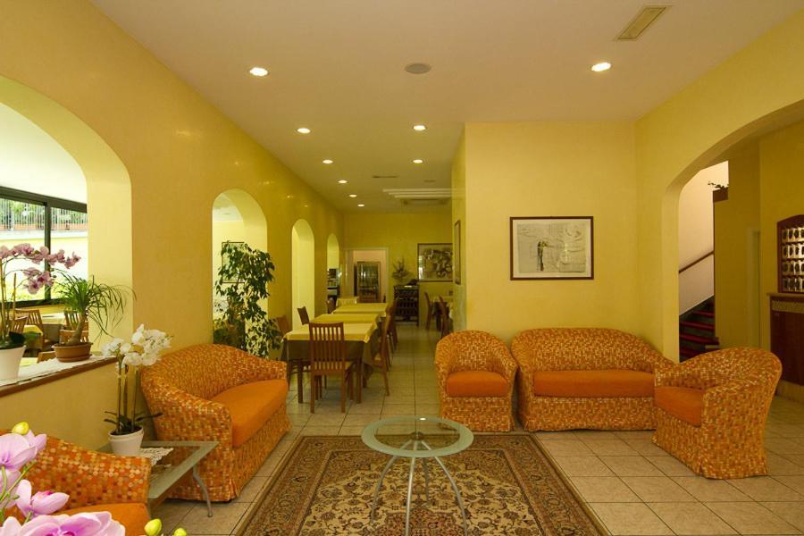 Hotel Pigalle Riccione Luaran gambar