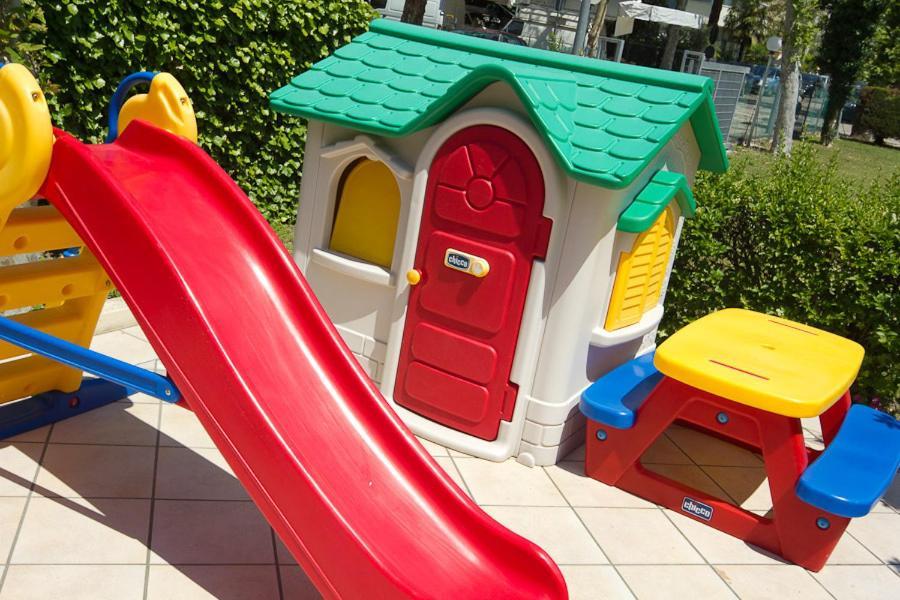 Hotel Pigalle Riccione Luaran gambar