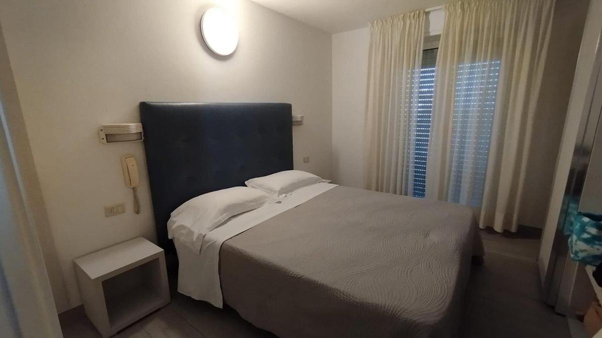 Hotel Pigalle Riccione Luaran gambar