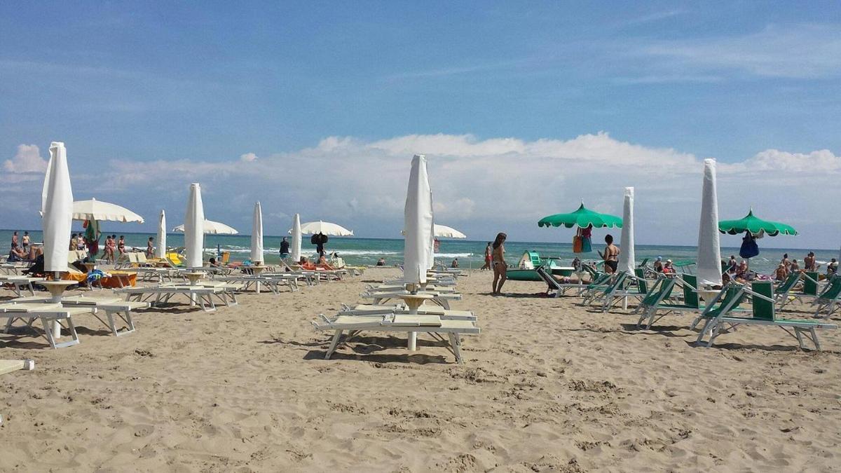 Hotel Pigalle Riccione Luaran gambar