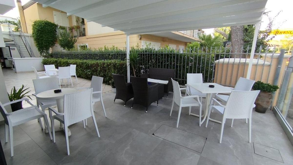 Hotel Pigalle Riccione Luaran gambar