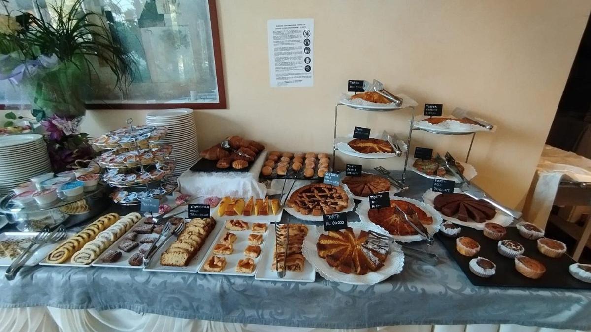 Hotel Pigalle Riccione Luaran gambar