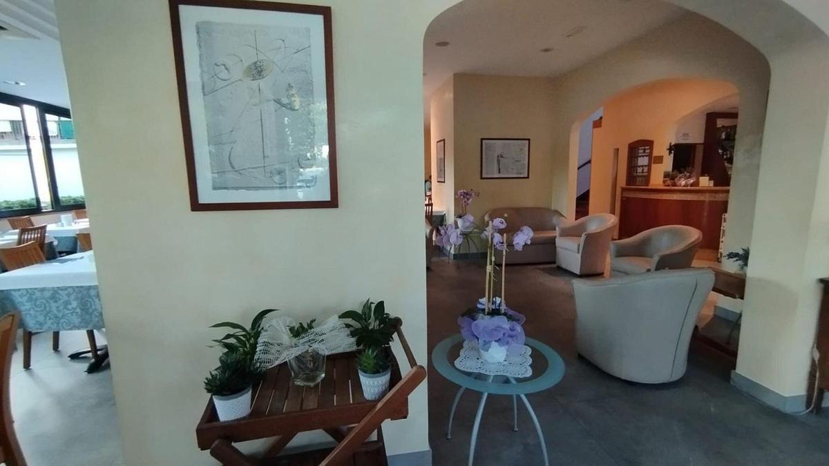 Hotel Pigalle Riccione Luaran gambar