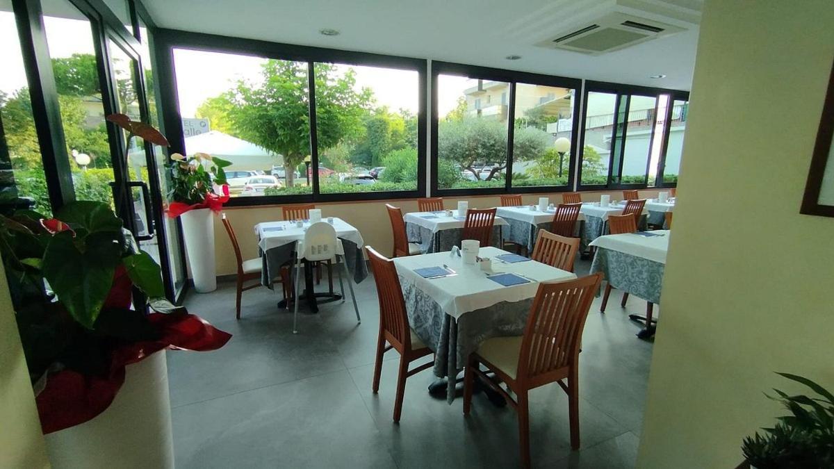Hotel Pigalle Riccione Luaran gambar
