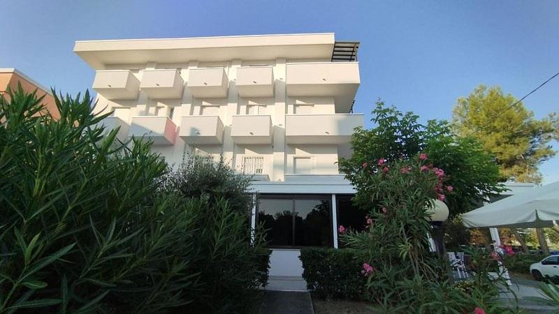 Hotel Pigalle Riccione Luaran gambar