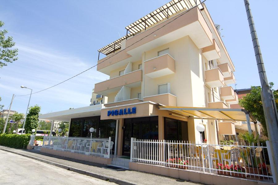 Hotel Pigalle Riccione Luaran gambar