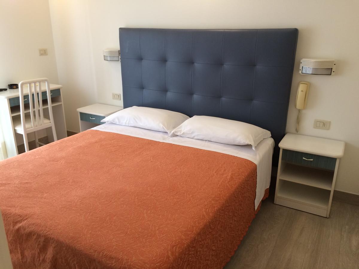 Hotel Pigalle Riccione Luaran gambar