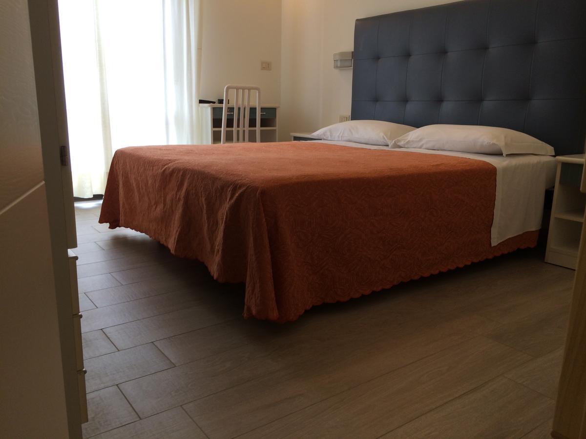 Hotel Pigalle Riccione Luaran gambar